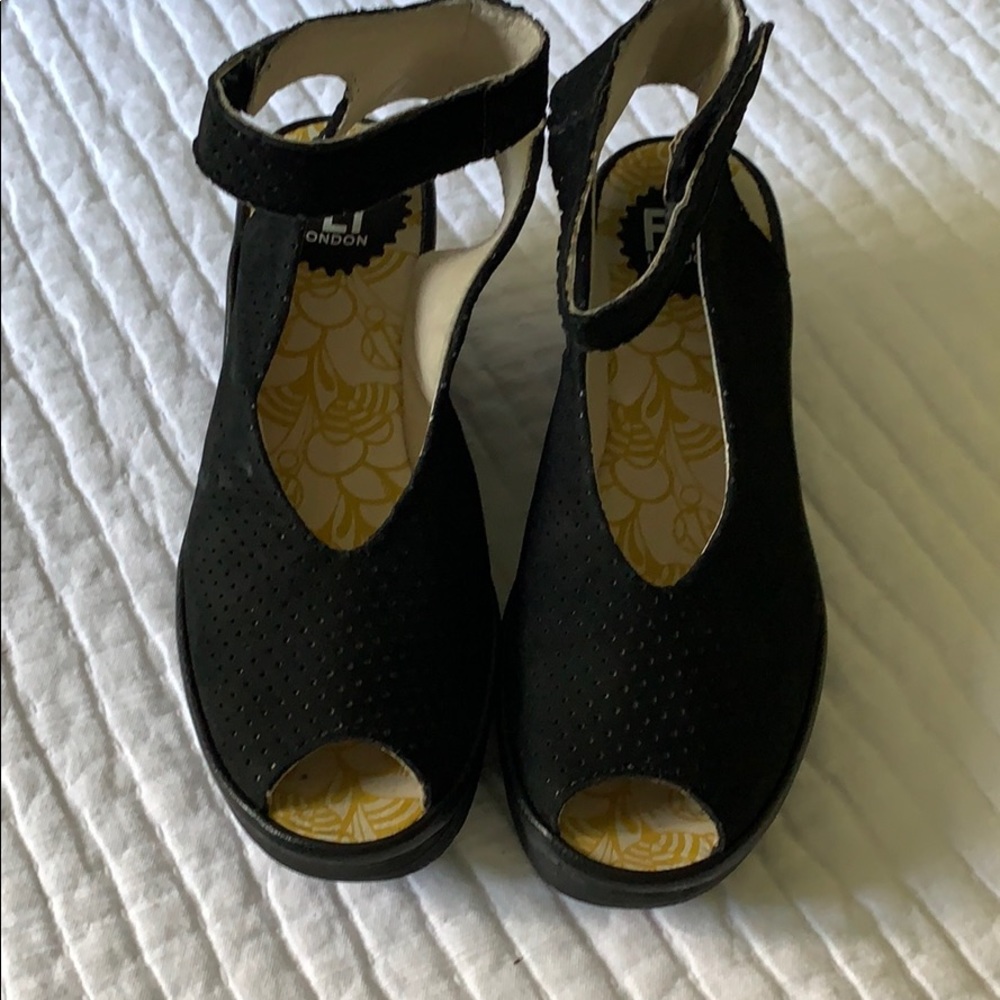 Fly London   Yala Perf size 37 black
